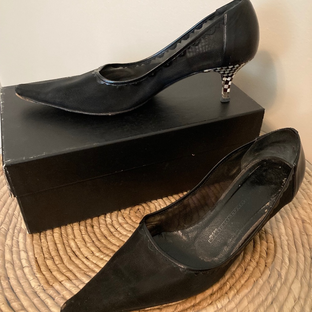 Black mesh pumps